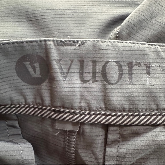 Vuori Pebble Shorts Men Shale Stretch Performance V399 Golf Casual Travel 33 - Picture 6 of 16